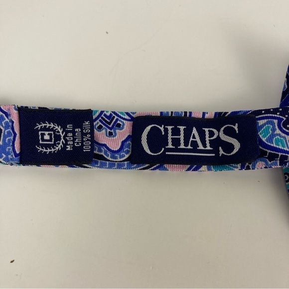 Men's Chaps Silk Bow Tie Blue/Pink Paisley Print Adjustable - Picture 6 of 10